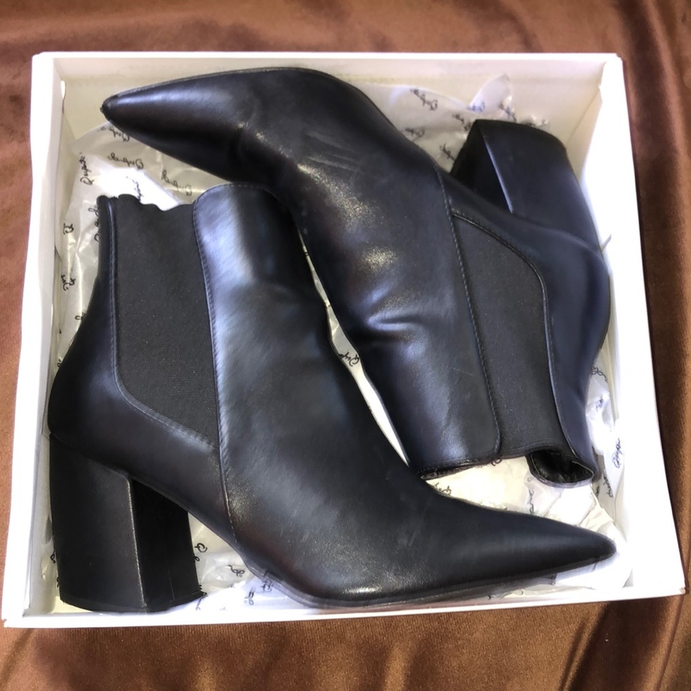 Quipid Black Booties